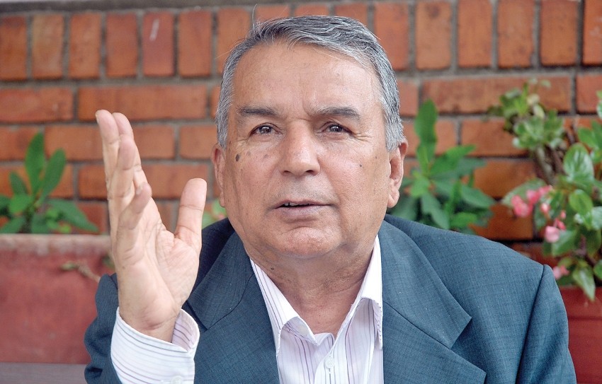 प्रधानमन्त्री ओलीले लोकतन्त्रको भ¥याङबाट सर्वसत्तावादको धुरी चढेको रामचन्द्र पौडेलको टिप्पणी