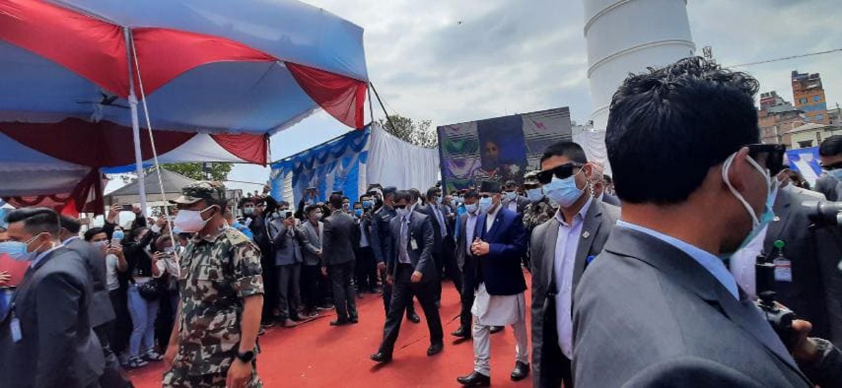 प्रधानमन्त्री ओलीले गरे नवनिर्मित धरहराको उद्घाटन