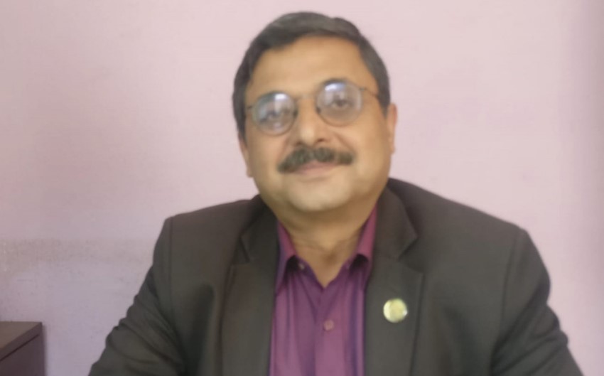 संवैधानिक इजलासमा वरिष्ठ अधिवक्ता नेपालको प्रश्न—विपक्षी दलका सांसदले समर्थन गरेको सरकार कति दिन चल्छ ?