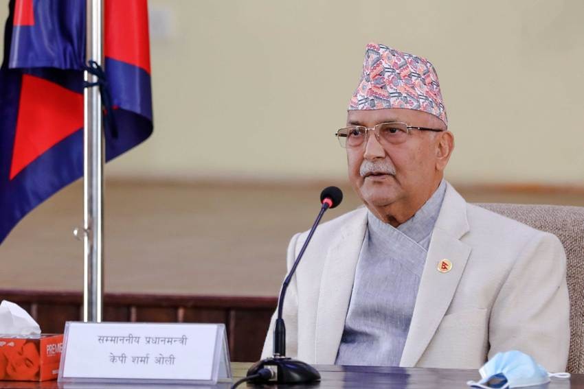 ओलीले स्वीकारे आफ्ना कमीकमजोरी ! दुवै पक्षका यी नेताहरू तेस्रो धारमा