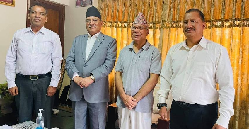 एमाले नेता नेपाल र विप्लवबीचको वार्तामा पुगे माओवादी अध्यक्ष प्रचण्ड