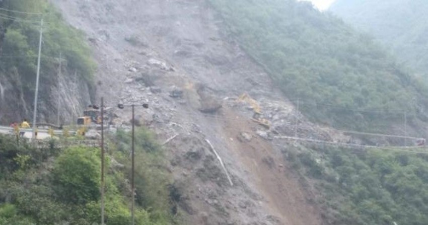 पहिरोका कारण गोरुसिङ्गे–सन्धिखर्क सडक अवरुद्ध