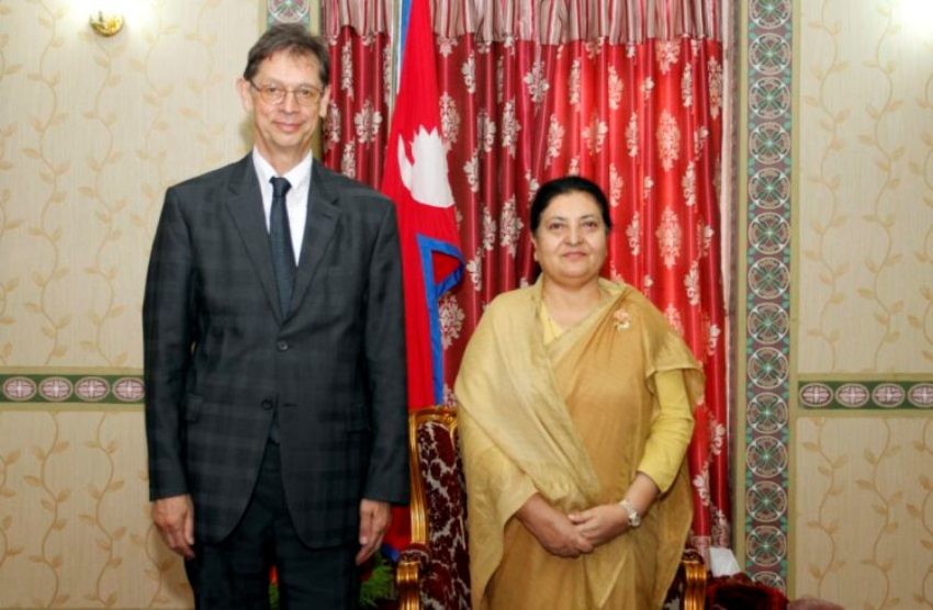 राष्ट्रपतिसमक्ष फ्रान्सेली राजदूतको बिदाइ भेट