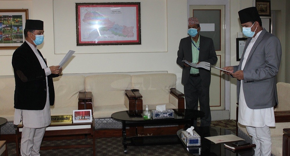 महान्यायाधिवक्ताकाे शपथ शितल निवासमा गर्न राष्ट्रपतिले गरिन अस्वीकार, खातीले लिए सर्वोच्चमा  शपथ