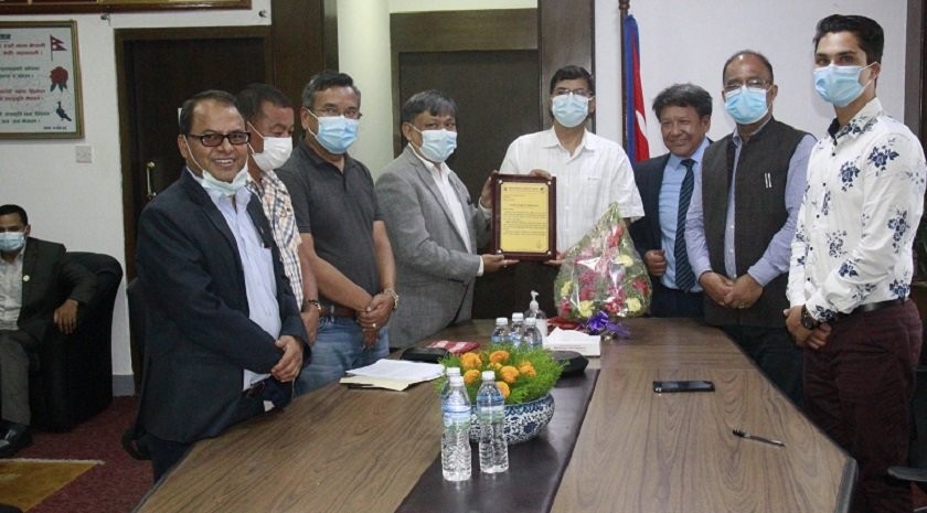 अर्थमन्त्री शर्माले भने- निर्माण व्यवसायीसँग सहकार्य गर्न सरकार तयार छ