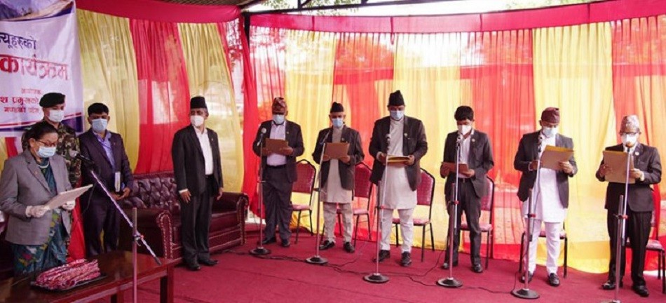 गण्डकी प्रदेशमा नवनियुक्त ६ मन्त्रीले लिए शपथ, मन्त्रीको संख्या ११ पुग्यो