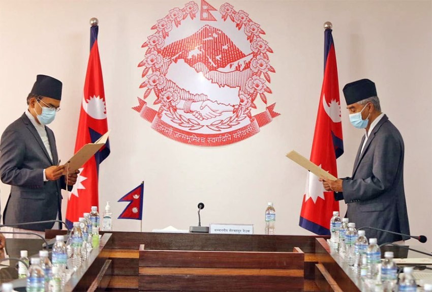 राष्ट्रिय योजना आयोगका उपाध्यक्ष र सदस्यहरुले गरे सपथ ग्रहण