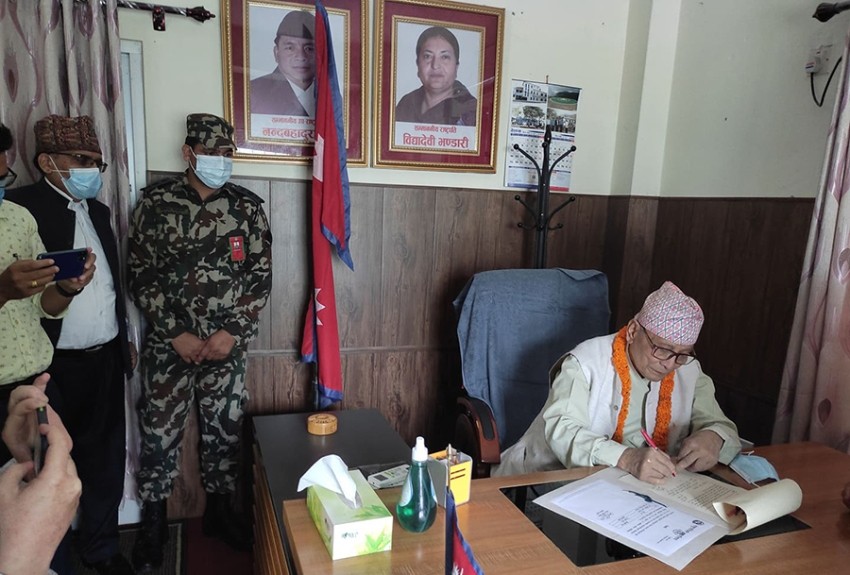 लुम्बिनीका नवनियुक्त प्रदेश प्रमुख शेरचनले गरे पदभार ग्रहण