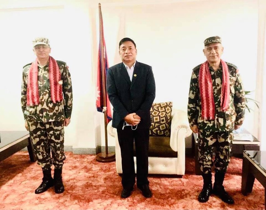 उपराष्ट्रपतिसँग प्रधानसेनापति थापाको बिदाइ भेट