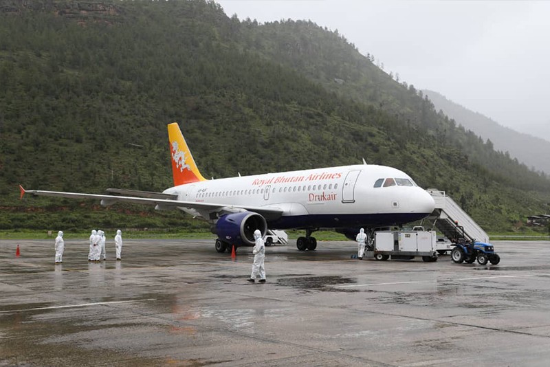 भुटानले नेपाललाई अनुदानमा दिएको तीन लाख डोज एस्ट्रजेनका खोप नेपाल आइपुग्यो