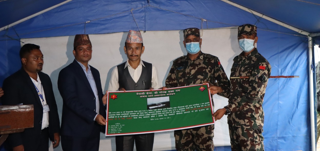 लिदी पहिरोबाट विस्थापितहरुलाई नेपाली सेनाद्वारा अस्थायी आवास हस्तान्तरण