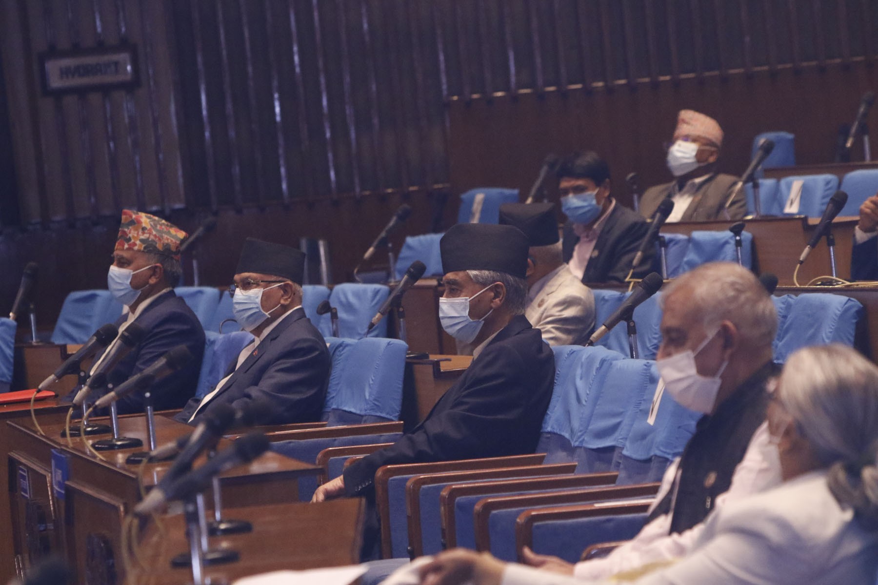 देउवालाई ओलीको प्रश्न- एमसीसी के गर्नुहुन्छ ?