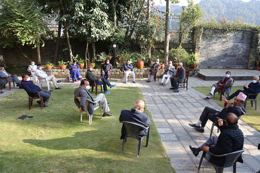 कांग्रेसका तीन शीर्ष नेताहरुबीच छलफल हुँदै