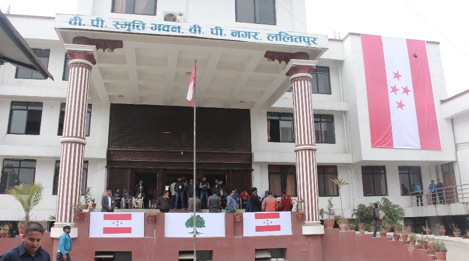 क्रियाशील सदस्यता विवरण सार्वजनिक नगरेको भन्दै  पौडेल पक्षका जिल्ला सभापतिहरु अनशनमा