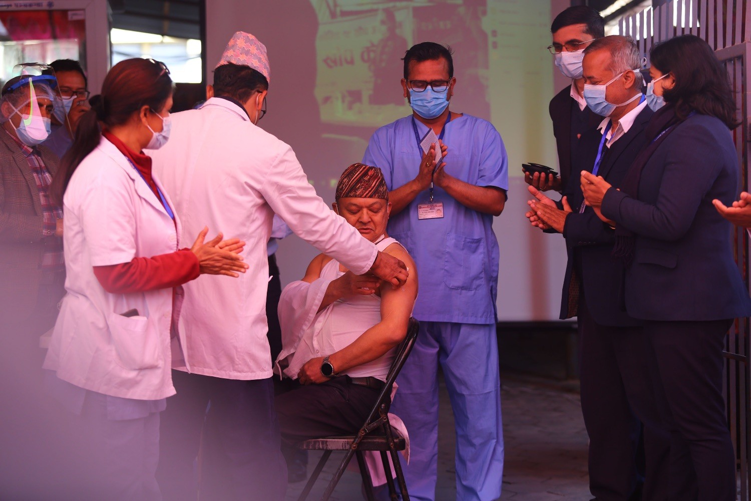 छुटेकालाई कोभिड–१९ विरुद्धको खोप अभियान सञ्चालन गर्दै कामपा