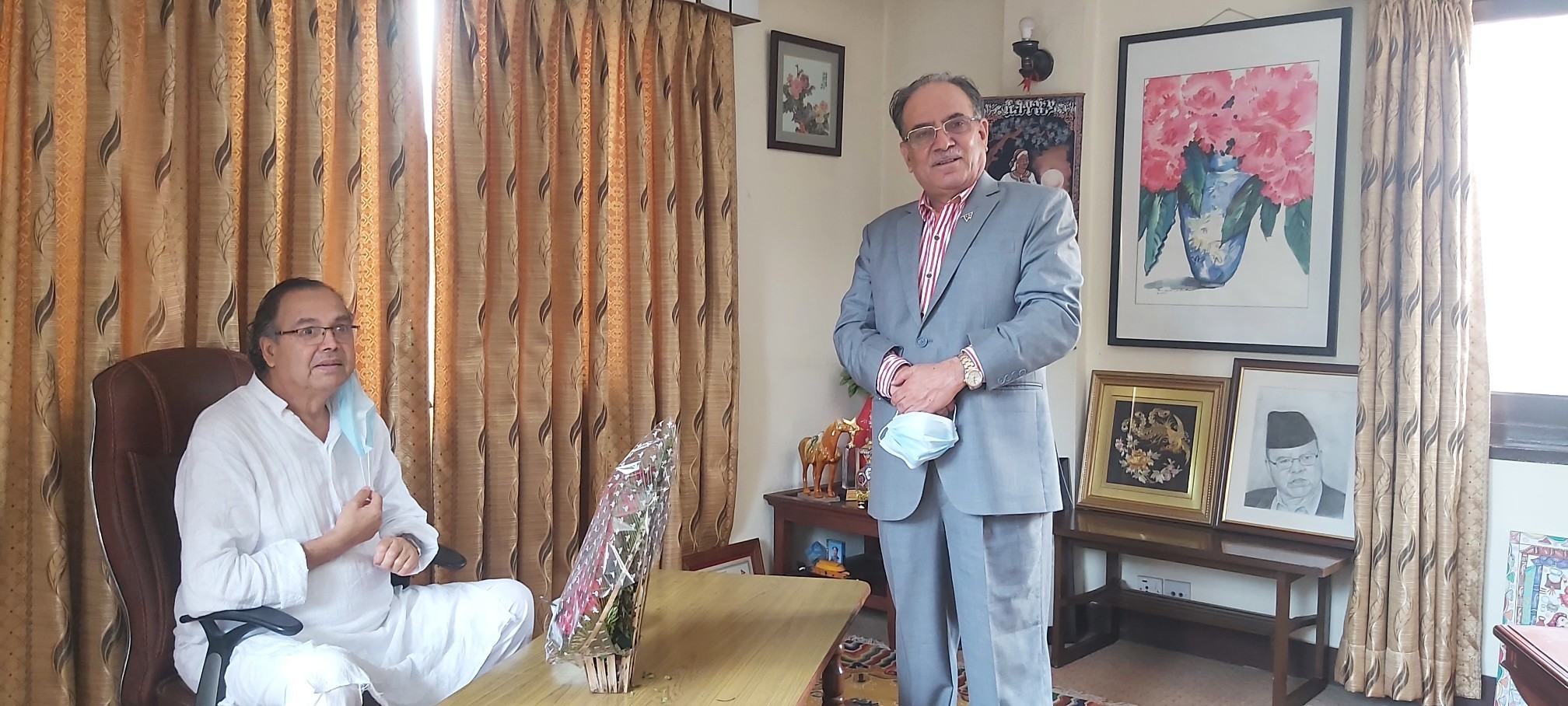 किन भेटे प्रचण्डले झलनाथलाई ?