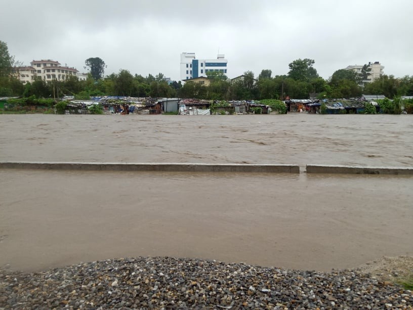 काठमाडौंमा ४ सय बढी घर डुबानमा, डेढ सय जनाको उद्धार