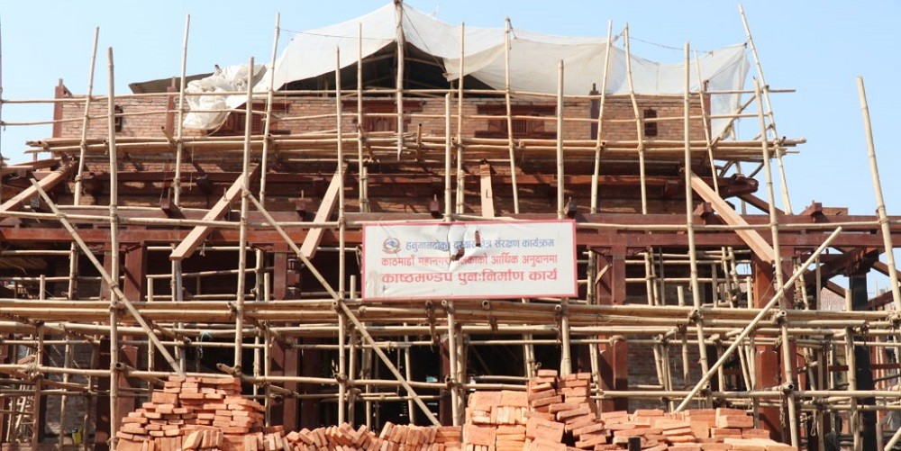 पूरातात्विक सम्पदा काष्ठमण्डपको छानो छाउने काम सुरु