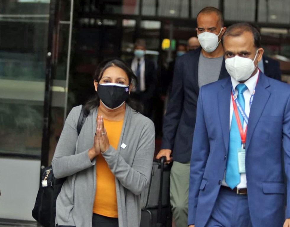 एमसीसी उपाध्यक्ष सुमारले एमाले अध्यक्ष ओलीलाई भेट्दै