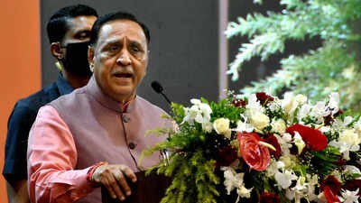 गुजरातका मुख्यमन्त्रीले दिए राजीनामा