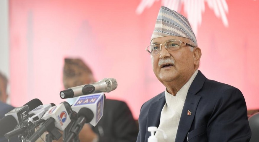 प्रचण्डलाई ओलीको व्यंग्य–  बाक्लो दाल खान जाँदा पुर्पुरोमा हात