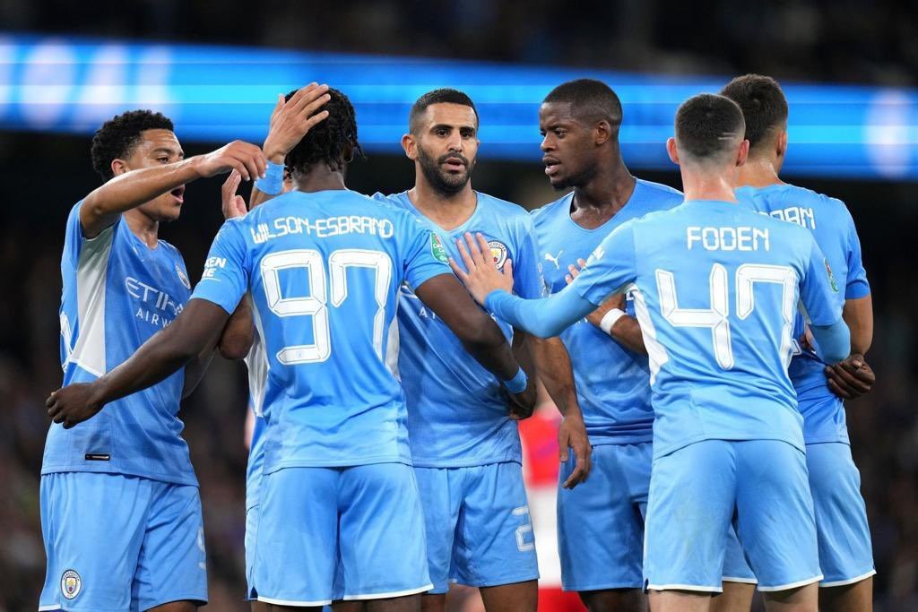 इंग्लिस प्रिमियर लीगको उपाधि म्यानचेस्टर सिटीलाई