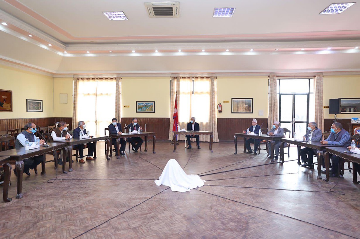 सत्ता गठबन्धनको बैठकः   अध्यादेशबारे तत्काल निर्णय गर्न प्रधानमन्त्रीलाई आग्रह