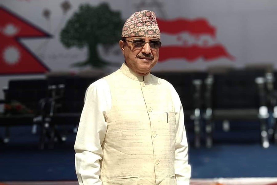 १२ सय परिवारलाई पुग्ने त्रिपाल लिएर रूकुममा उपप्रधानमन्त्री खड्का