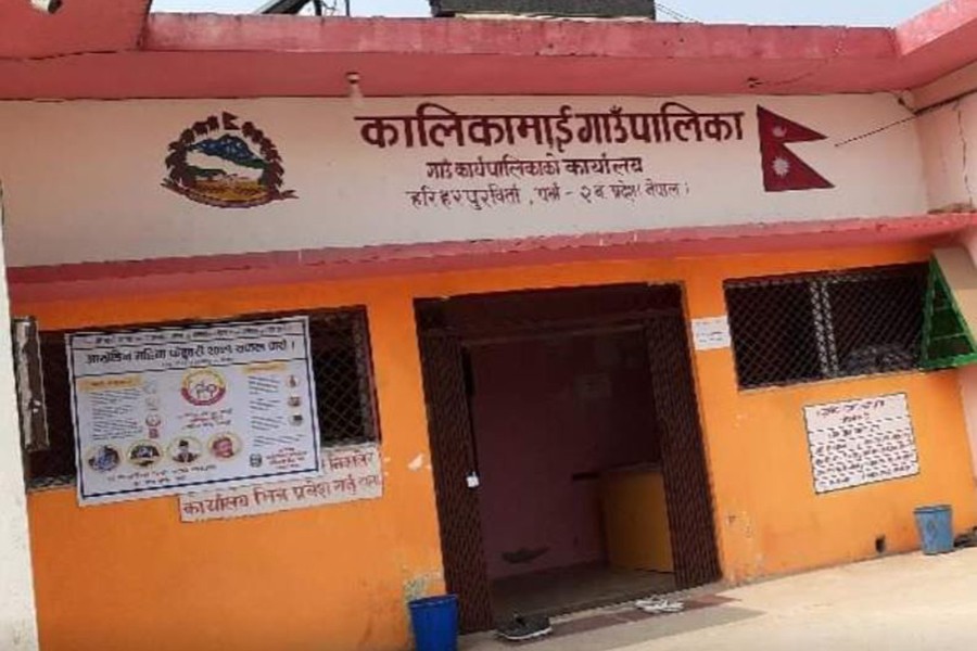 पर्साको कालिकामाई गाउँपालिकामा अख्तियारको छापा, कागजात नियन्त्रणमा