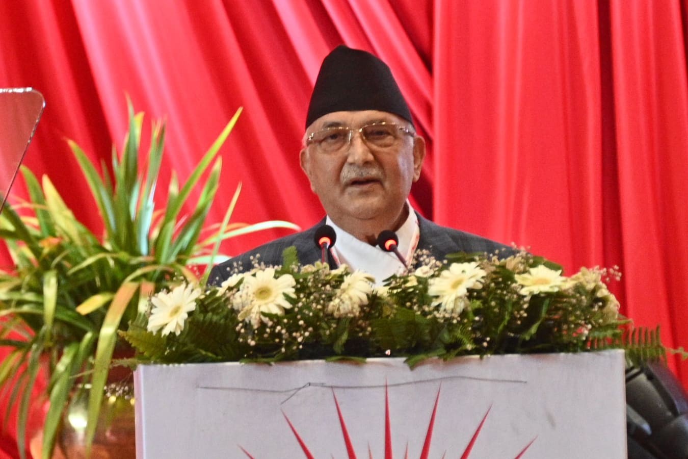 चाहेमा सरकार ढाल्न सक्छौं, माधवलाई एमालेमा नो इन्ट्रीः ओली