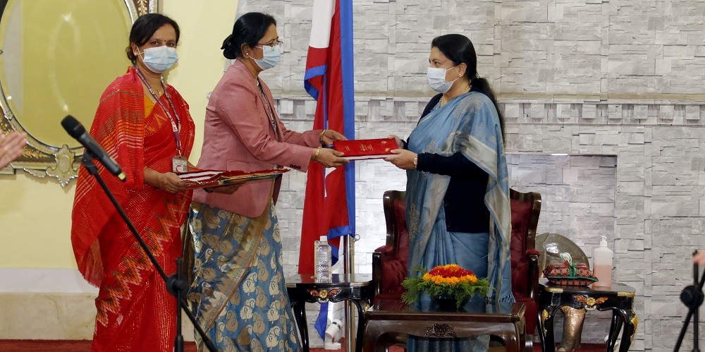 राष्ट्रपतिसमक्ष थारु, समावेशी र महिला आयोगको प्रतिवेदन पेश