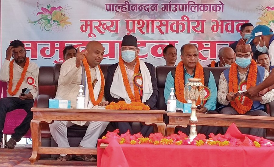 भूमिहीनलाई चुनाव अगाडि लालपूर्जा दिन्छौं : प्रचण्ड