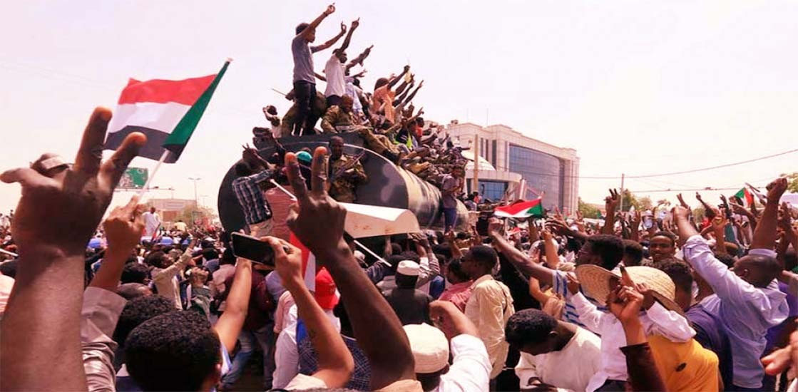 सेनालाई सत्ता समाल्न अपिल गदै सुडानमा प्रदर्शन