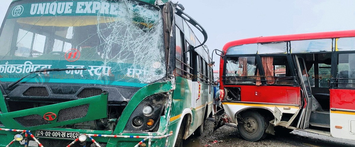 मोरङको उर्लाबारीमा दुई बस ठोक्किँदा १३ जना घाइते
