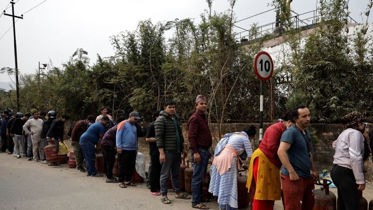 ग्यासको कृत्रिम अभाव रोक्न मानव अधिकार आयोगको निर्देशन