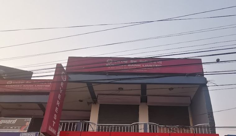 एभरेष्ट बैंक इटहरी शाखाबाट वचतकर्ताको डेढ करोड चोरी, ९ जना पक्राउ