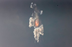 एलन मस्कको कम्पनी स्पेस एक्सले बनाएको रकेट परीक्षणको क्रममा विस्फोट