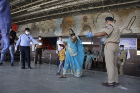 भारतमा  धेरैजसो कोरोनाका प्रतिबन्ध हट्यो, नयाँ दिल्लीमा बन्द भएका शैक्षिक संस्था पनि आजदेखि खुल्दै