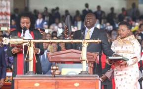 केन्याको पाँचौँ राष्ट्रपतिका रुपमा रुटोद्वारा शपथ ग्रहण