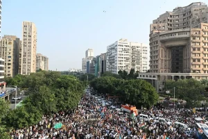 भारतमा ‘कक्रोच’ पार्टीका नेता पक्राउ, जन्तरमन्तरमा प्रदर्शन गर्न रोक