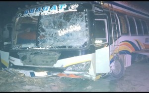 पाकिस्तानमा विवाहमा जाँदै गरेको बस दुर्घटना, कम्तीमा ९ जनाको मृत्यु