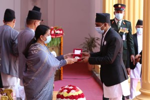 राष्ट्रपतिद्वारा सम्पादक अधिकारी जनसेवा श्रीबाट विभूषित 