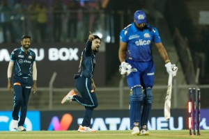 आईपीएल क्रिकेट : गुजरात मुम्बईसँग ५ रनले हार्यो 