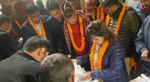 पत्नी आरजुमार्फत प्रधानमन्त्री देउवाको उम्मेदवारी दर्ता
