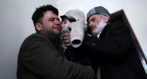 काबुल विमानस्थलको कोलाहलमा हराएका बालकको ६ महिनापछि परिवारसँग पुनर्मिलन