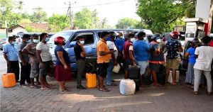 इन्धन संकट चर्किएपछि श्रीलंकामा एक साता सार्वजनिक बिदा