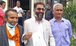 पोखराको मेयरमा कांग्रेस नेता सापकोटाले पनि दिए उम्मेदवारी