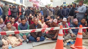 स्याङ्जा–२ मा कांग्रेसका धनराज गुरुङ धर्नामा