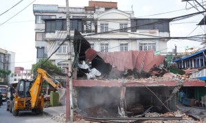 अनामनगरको नेपाल कवनमुकान कराते डो केन्द्रीय कार्यालयमा महानगरले चलायो डोजर