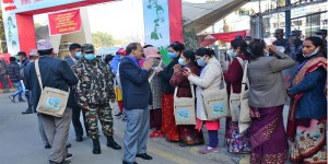 कांग्रेसको नयाँ नेतृत्व चयनका लागि  प्रतिनिधिहरु मतदान गर्न लामबद्ध